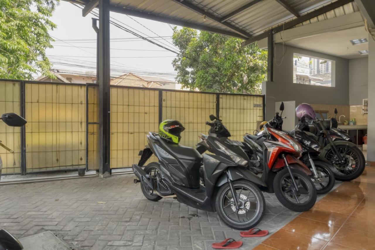 Reddoorz Near Widya Mandala University Surabaya Eksteriør billede